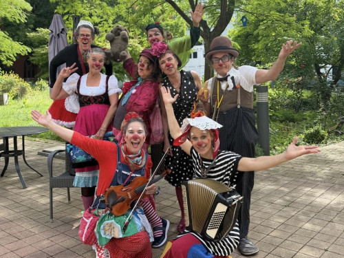 Lachen und Freude im Altenheim 01