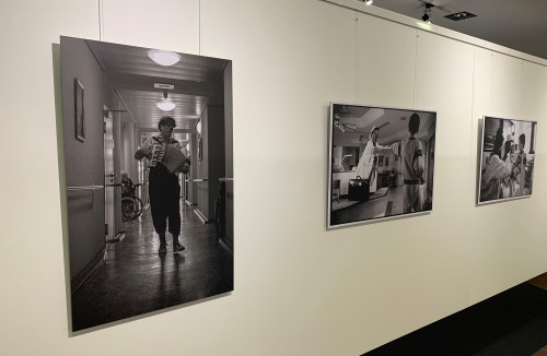 „Lichtblicke“ – Humorvisiten in Bildern 01