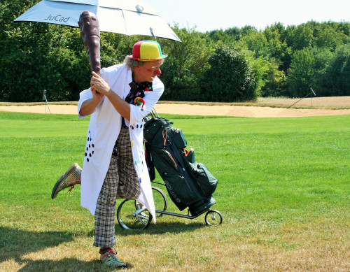 Golfer schwitzen und spenden 02