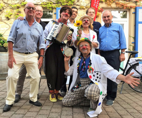 Golfer schwitzen und spenden 01