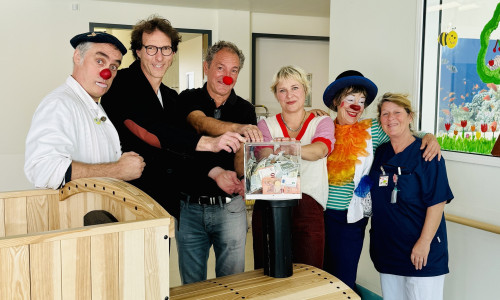 Lachen schenken: myticket Jahrhunderthalle spendet 5.000 Euro an DIE CLOWN DOKTOREN E.V.