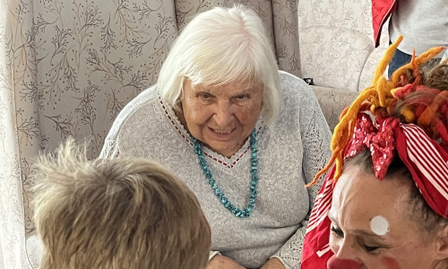 „Lachen verbindet Generationen“